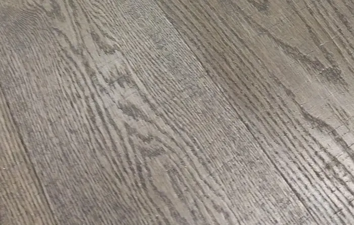 Parquet vinílic a zones humides: estètica càlida amb resistència garantida - Esteve Estudi Cuina i Bany - Sabadell